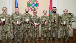 Сімох волинських прикордонників відзначили державними нагородами (фото)