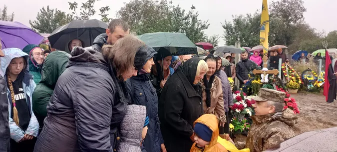 Понад рік вважався зниклим безвісти: у Підгайцях попрощалися з воїном Віталієм Сюрхою (фото)