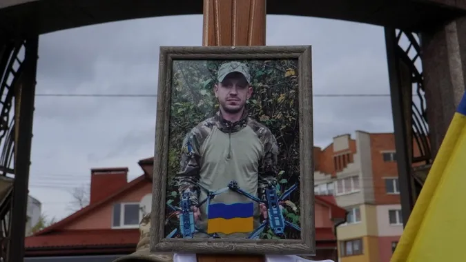У Володимирі попрощалися з полеглим воїном Андрієм Янюком (фото)