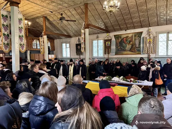 У Нововолинську попрощалися із загиблими воїнами Олександром Малєвим та Миколою Поплавським (фото)