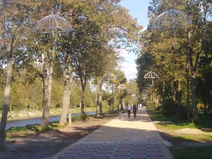 У Луцьку згасла «Алея парасольок»