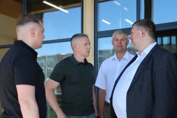 Підтримка захисників на Волині: Тарас Шкітер і перший заступник голови Верховної Ради оглянули майбутній ветеранський хаб (фото)