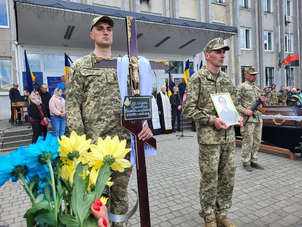 У Ковелі попрощалися з 35-річним сержантом поліції Дмитром Сергієнком (фото)