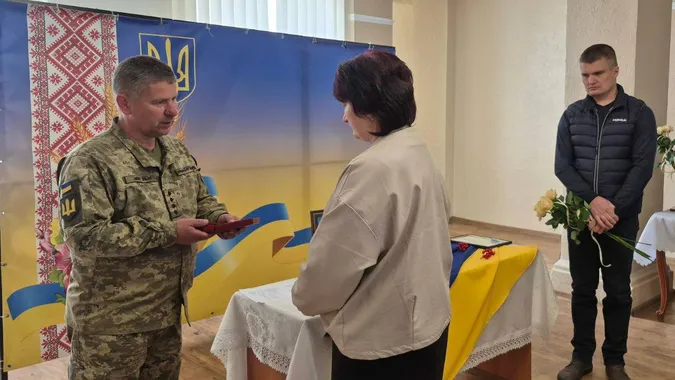 На Волині мамі загиблого Героя вручили його посмертний орден (фото)