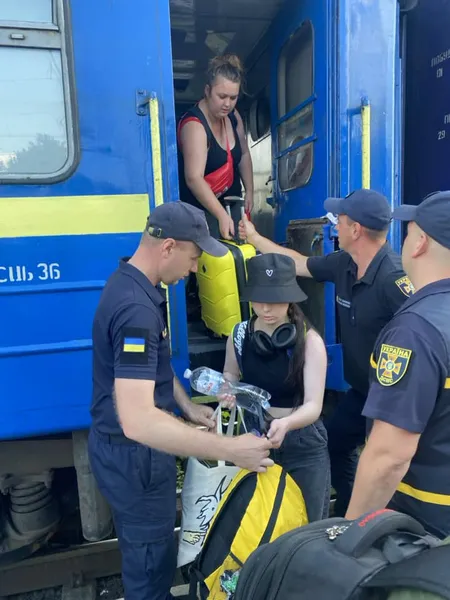 На Волині зустріли евакуаційний потяг з Харківщини (фото)