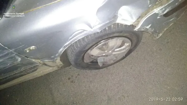 Нічна погоня й ДТП: у Луцьку п'яний водій в'їхав у авто патрульних (фото, відео)