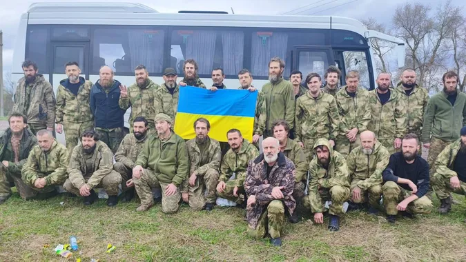 Великодній обмін полоненими: додому повертаються 130 українців