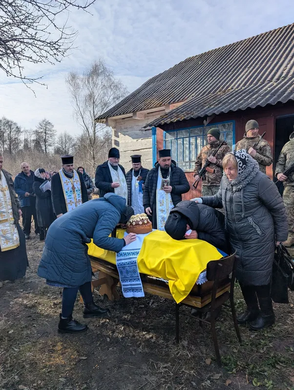 На Волині попрощалися із загиблим воїном Євгенієм Гутевичем (фото)