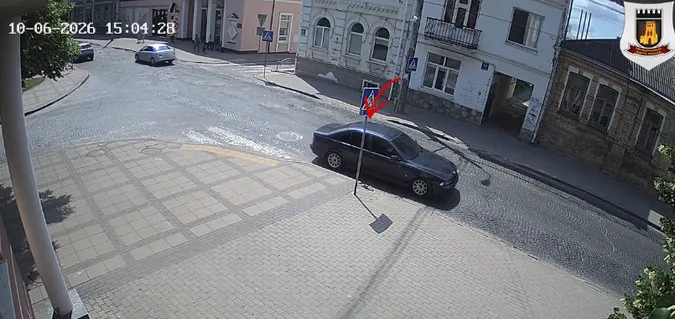 У центрі Луцька водій BMW виїхав на зустрічну смугу на односторонній дорозі (відео)