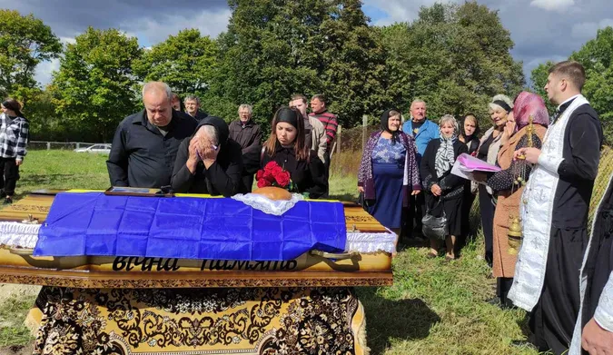 Останнім земним шляхом волиняни провели захисника Дмитра Осіїка (фото)