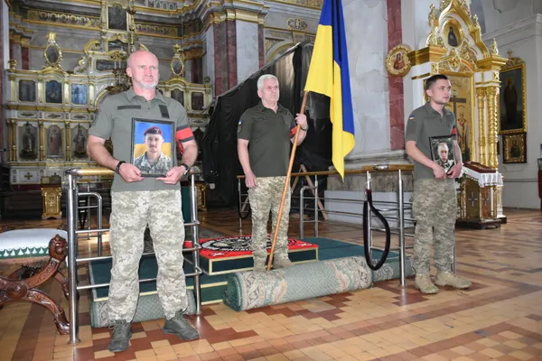 🕯 У Луцьку провели в останню дорогу Антона Токарчука та Владислава Кузьміна (фото)