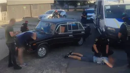 Збували «з рук в руки»: двох лучан зловили на продажі наркотиків (фото, відео)