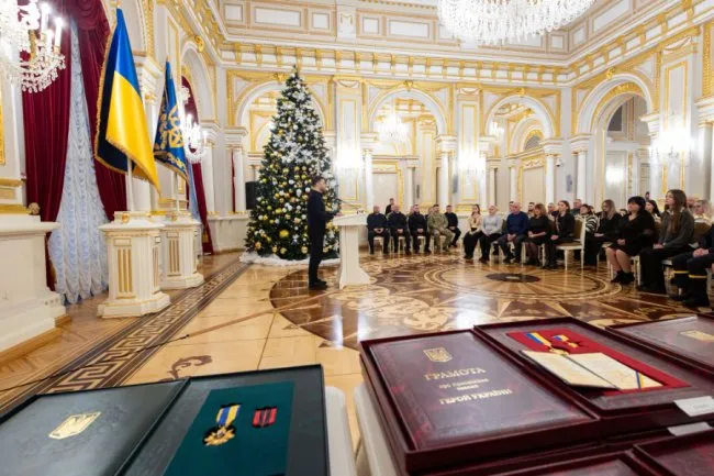 Президент вручив посмертну «Золоту Зірку» батькам Героя з Луцька Романа Самусіка