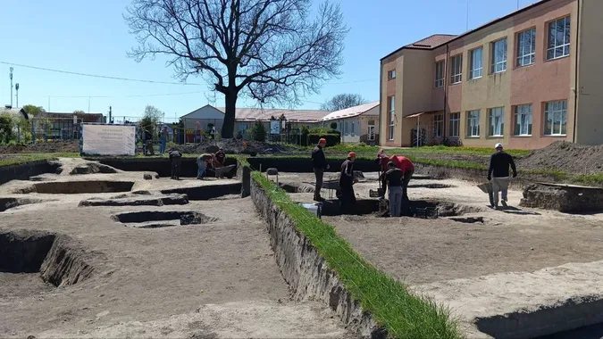 На Волині хочуть збудувати укриття для школярів на місці археологічних розкопок (фото, відео)
