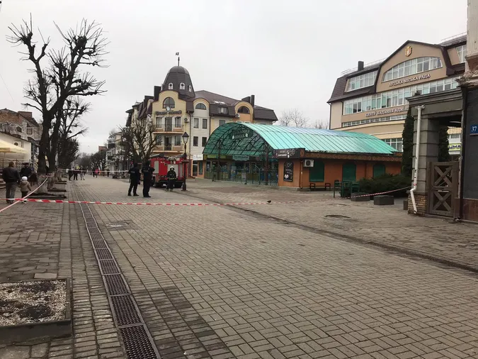 Біля ЦНАПу в Луцьку – поліція і рятувальники: говорять про замінування (фото, оновлено)