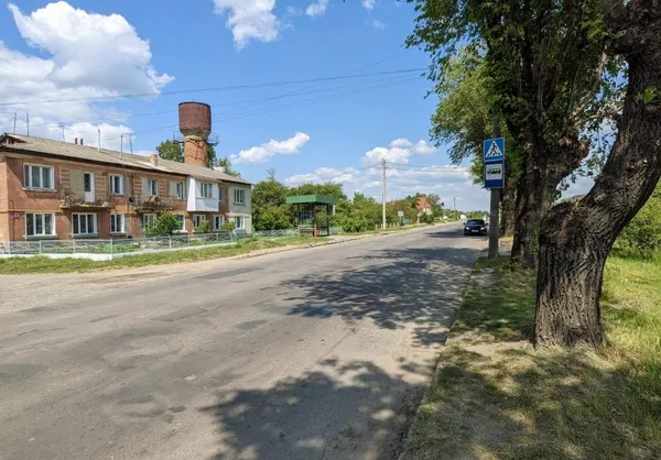 У Ковелі ремонтують старі та облаштовують нові зупинки (фото)