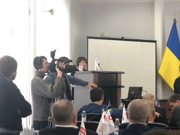 На сесії Луцькради – скандал: викликали поліцію (фото, відео, оновлено)