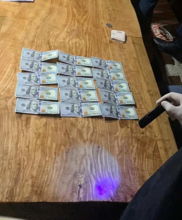 4 500 доларів: на Волині голову сільради і підприємця взяли на хабарі (фото)