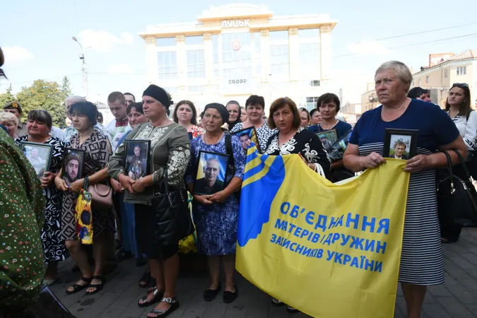«Час не лікує»: рідні загиблих та зниклих безвісти організували акцію у Луцьку (фото)