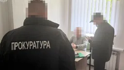 Погоріли на хабарі у 1800 доларів: на Волині затримали медиків за фіктивні інвалідності (фото)