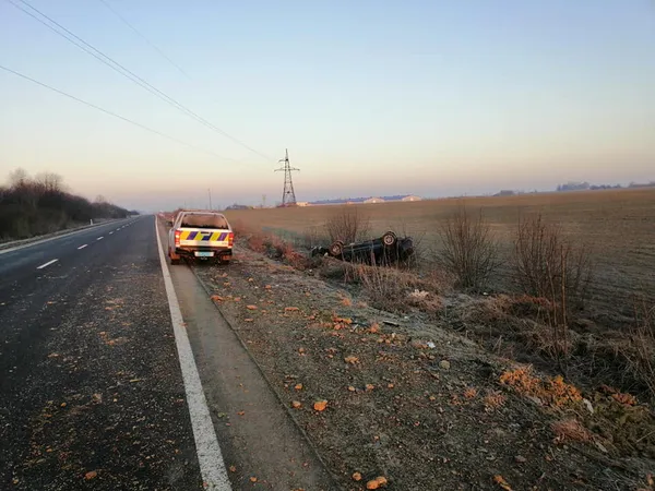 ДТП з перекиданням поблизу Локач: водія госпіталізовано (фото)