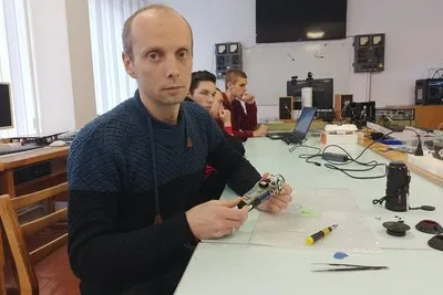 У волинському виші ремонтують пошкоджені на війні безпілотники і тепловізори (відео)
