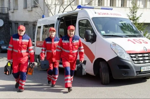 В Україні спростили виклик медиків додому для тестування на COVID-19