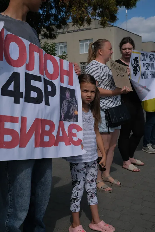 У Володимирі влаштували автопробіг та мирну акцію на підтримку полонених і зниклих безвісти (фото)