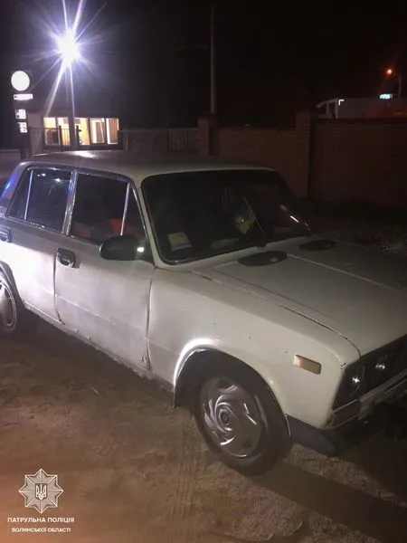 П'яний і без «прав»: у Луцьку водій перевозив дитину без автокрісла (фото)