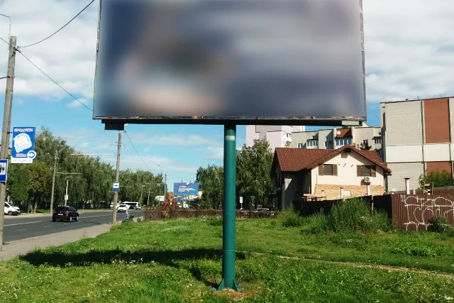 У Луцьку 22 підприємців зобов'язали прибрати зовнішню рекламу (фото)