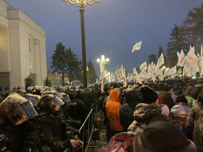Підприємці у Києві намагаються взяти штурмом Верховну Раду (фото, відео)