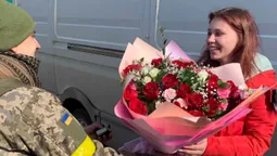Військовий волинської бригади освідчився коханій посеред війни (фото, відео)