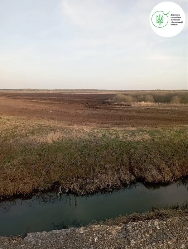 На Волині невідомі розорали берег річки – їх покарають (фото)