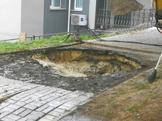 Аварійники «Луцькводоканалу» ліквідували небезпечний порив на триметровій глибині