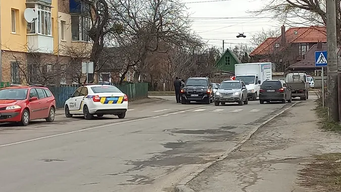 У Луцьку на перехресті легковик в'їхав у позашляховик: рух ускладнений (фото)