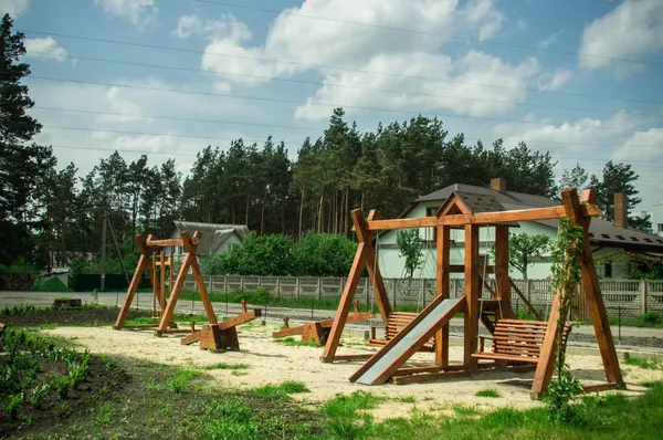 «Живі» гроші,  ремонти, створення парків: як лісівники допомагають громадам на Волині (фото)