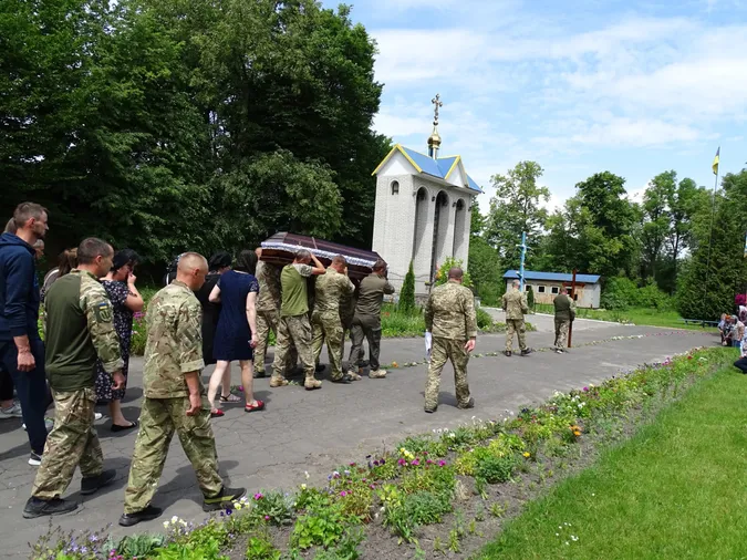 Захищав свою землю з перших днів: на Волині провели в останню дорогу Сергія Карпука (фото)
