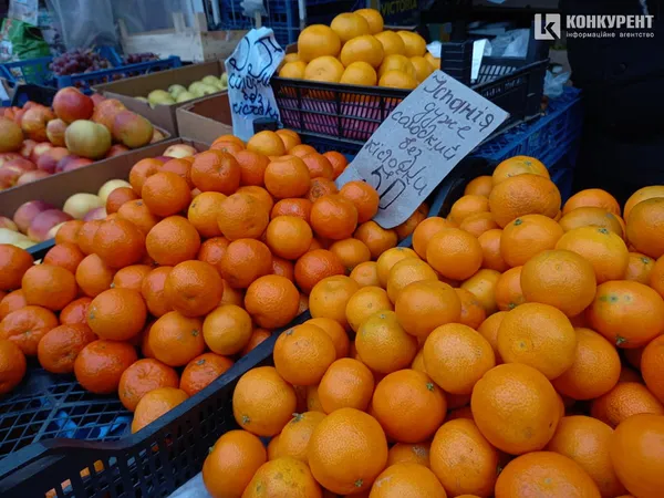 За скільки можна купити мандарини у Луцьку (фото)