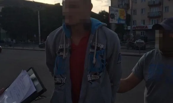 У Луцьку затримали поліцейського, який торгував амфетаміном