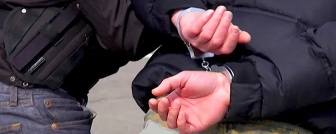 На Волині 17-річний парубок на зупинці пограбував односельця