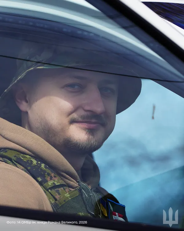 Сліди на снігу видали ДРГ, а у бійниці оселився ручний бабак: незвичні будні захисника з волинської бригади (фото)