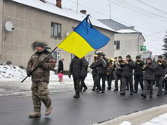 У Луцькому районі прощались із загиблим захисником Дмитром Стасем (фото)