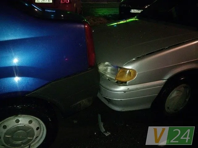 У Луцьку біля «Опери» водій протаранив п'ять автомобілів (фото)