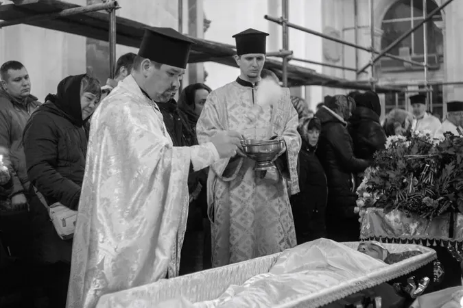 У Луцьку провели в останню путь захисників Артема Одінцова та Олександра Бортніка (фото)