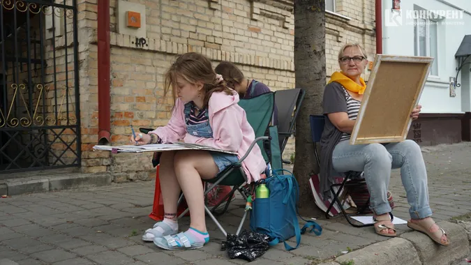 Художники з усієї України малюють Луцьк: що у них виходить (фото)