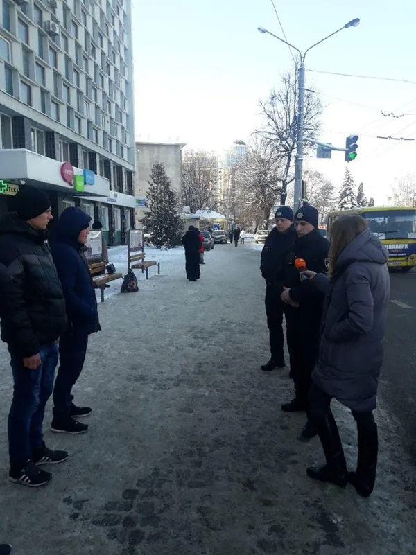 Сирени і проблискові маячки: як лучани реагують на авто зі спецсигналами (фото)