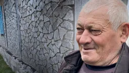 Будинок із дров та глини: волинянин сам звів екооселю, де живе уже три десятиліття (фото)