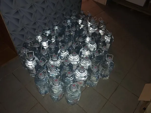 На Волині «накрили» виробництво контрафактного алкоголю та сигарет (фото)