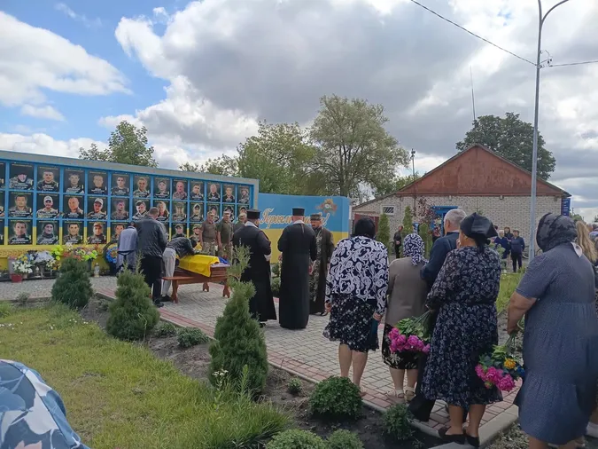 На Волині попрощались із 44-річним Героєм Олександром Нікітіним (фото)