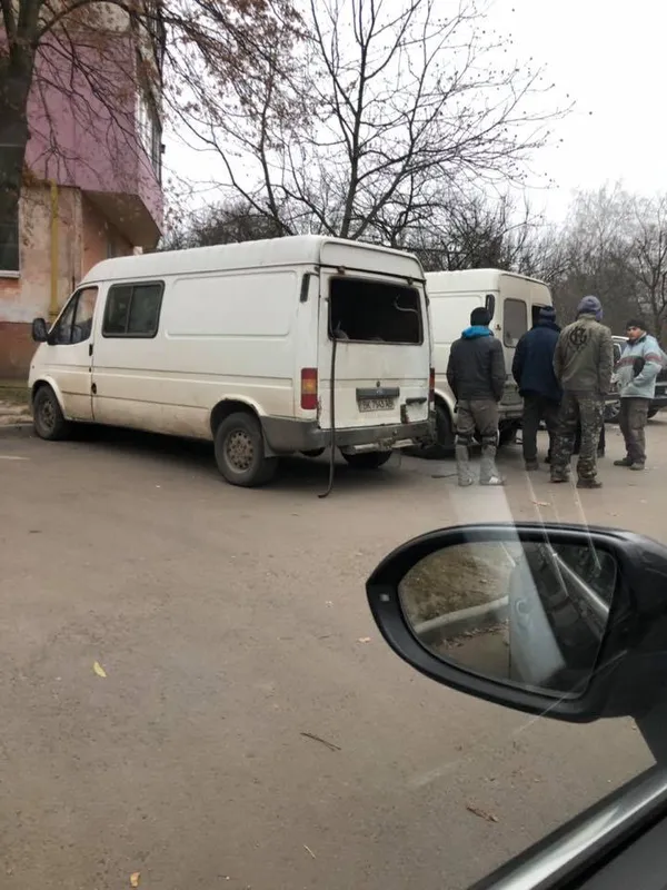 У Луцьку з автівки повиймали вікна і викрали будматеріали (фото)